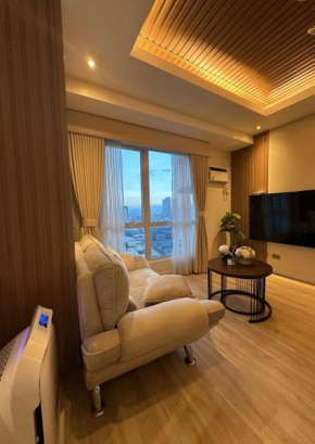 2 BR, Stunning Sunrise View, 65 inch smartTV, HBOGo